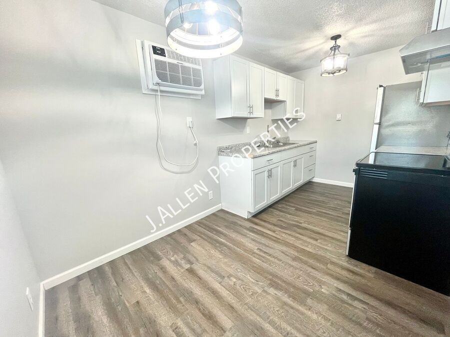 727 S 20th St #A - Photo 3 of 8