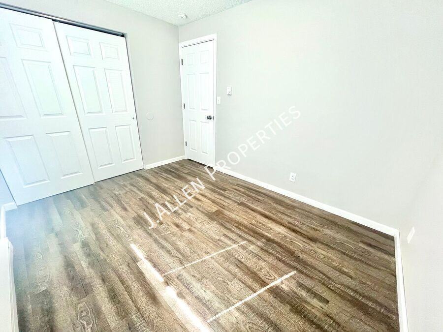727 S 20th St #A - Photo 4 of 8