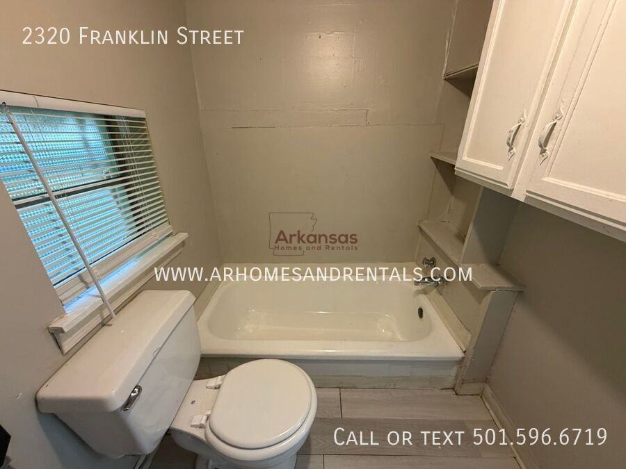 2320 Franklin St - Photo 6 of 10