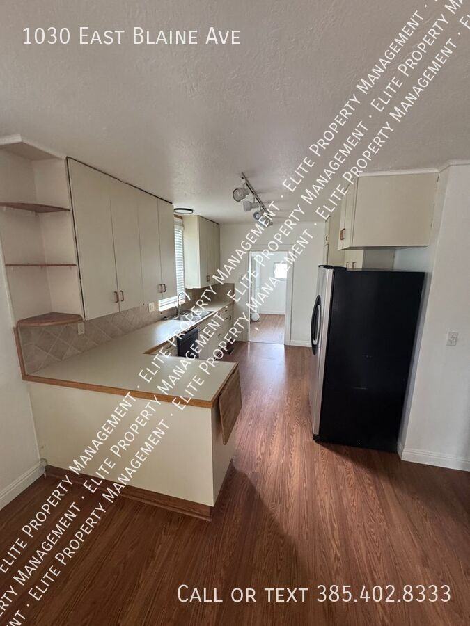 1030 E Blaine Ave - Photo 4 of 16