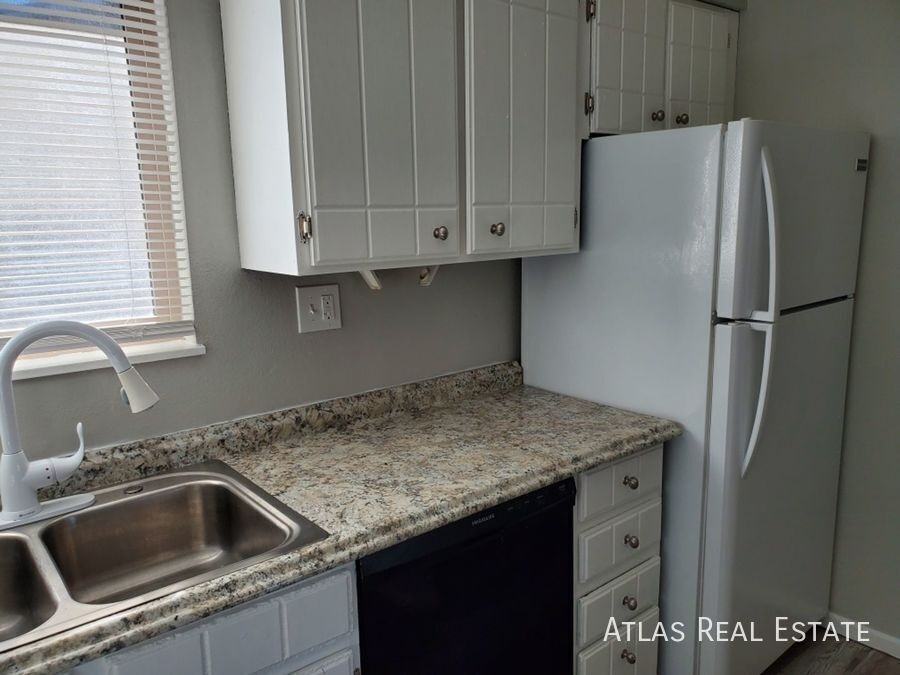 4319 Dewey Dr #4 - Photo 2 of 11