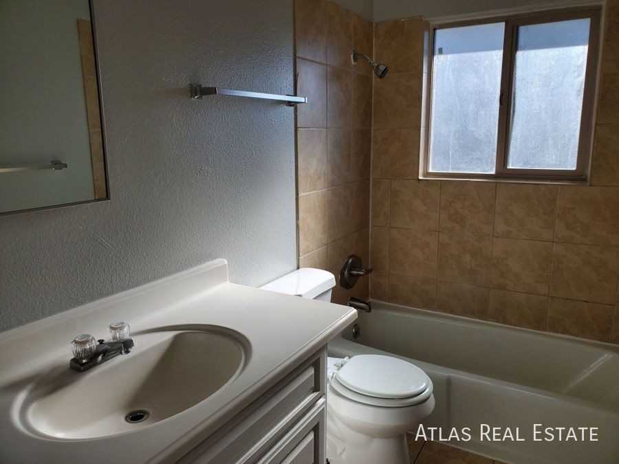 4319 Dewey Dr #4 - Photo 4 of 11
