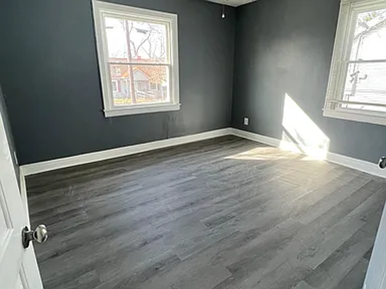 811 Shelby Ave - Photo 6 of 12