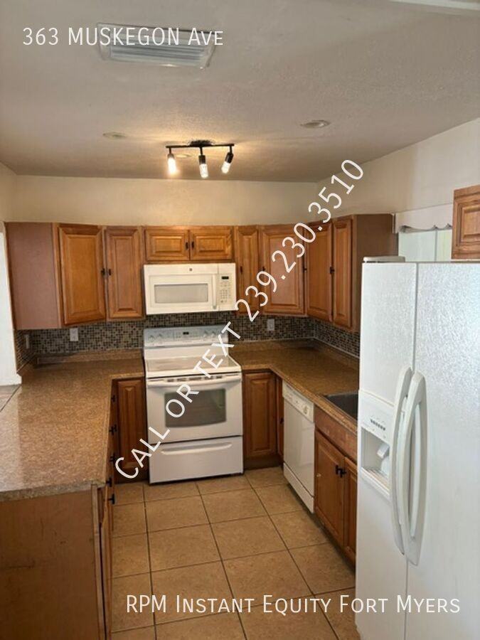 363 Muskegon Ave - Photo 3 of 11
