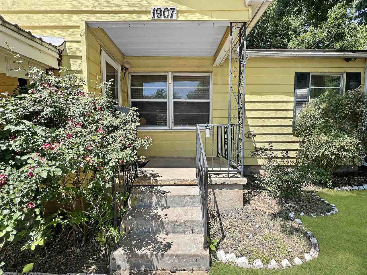 1907 Nw Lindy Ave #1 - Photo 7 of 17