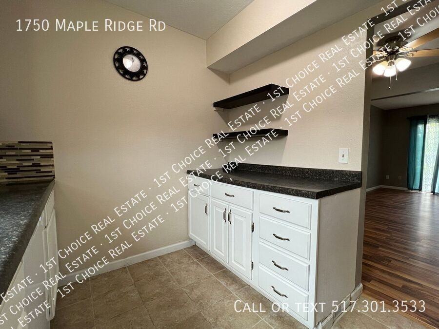 1750 Maple Rdg - Photo 4 of 14