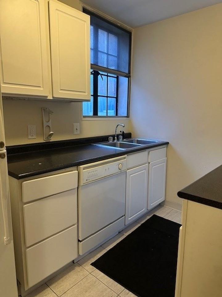213 N 2nd St #C2 - Photo 4 of 8