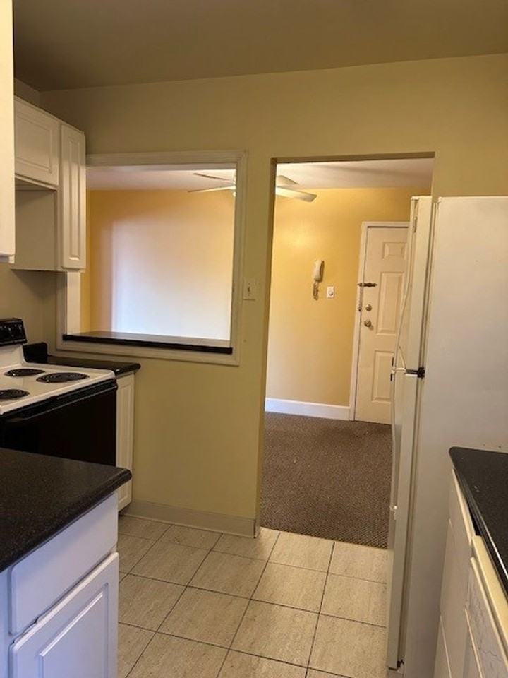 213 N 2nd St #C2 - Photo 5 of 8