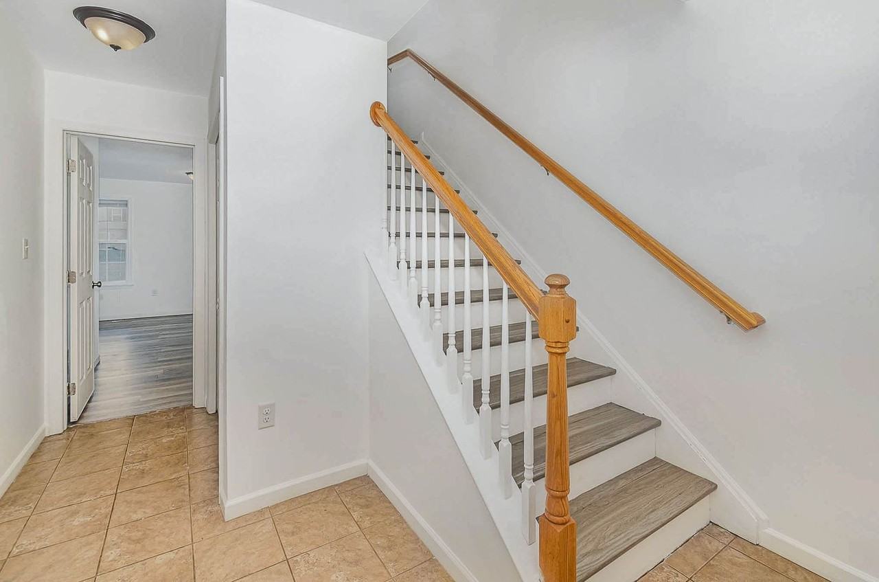 425 Eisenhower Dr - Photo 4 of 50