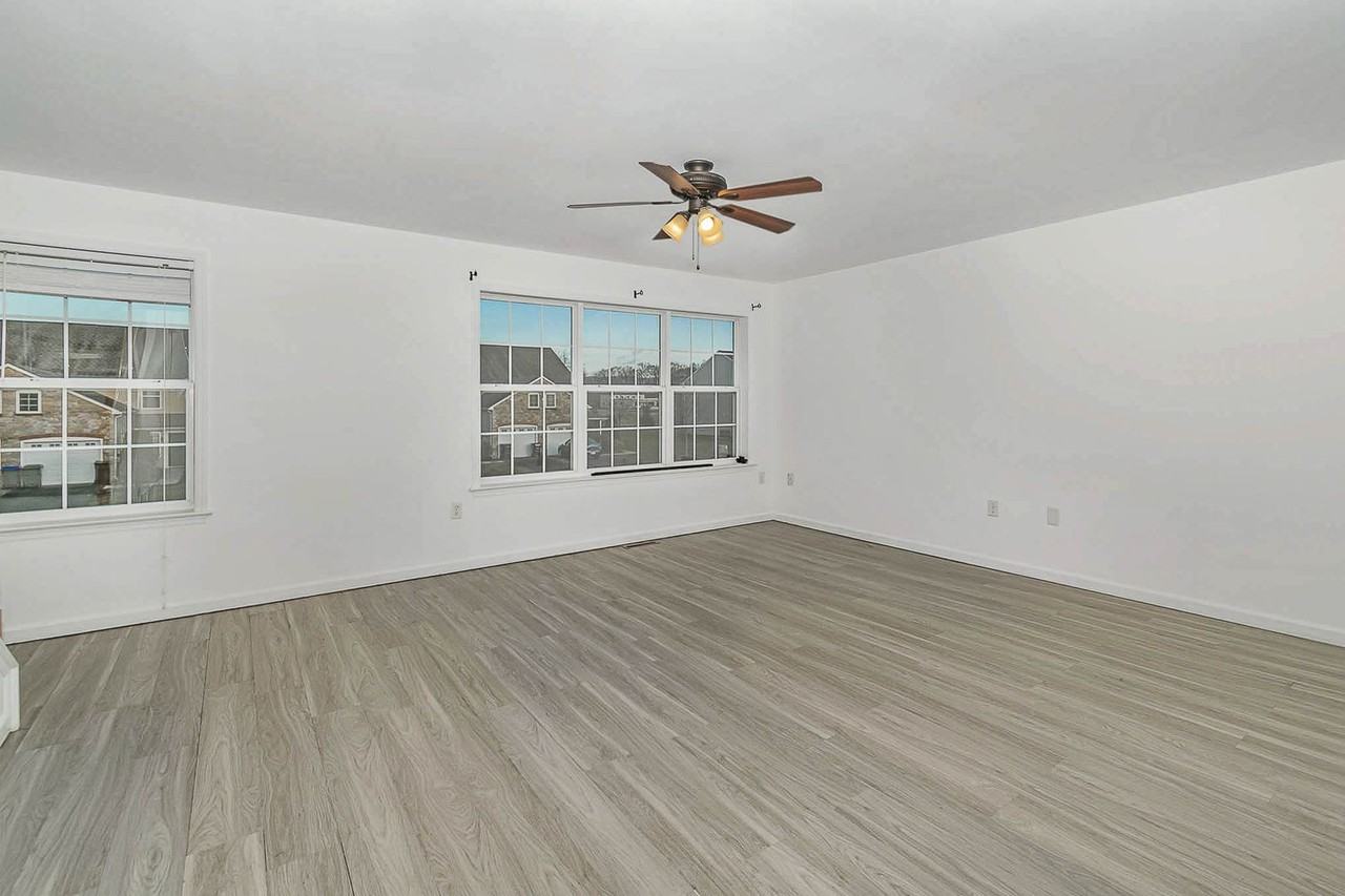 425 Eisenhower Dr - Photo 5 of 50