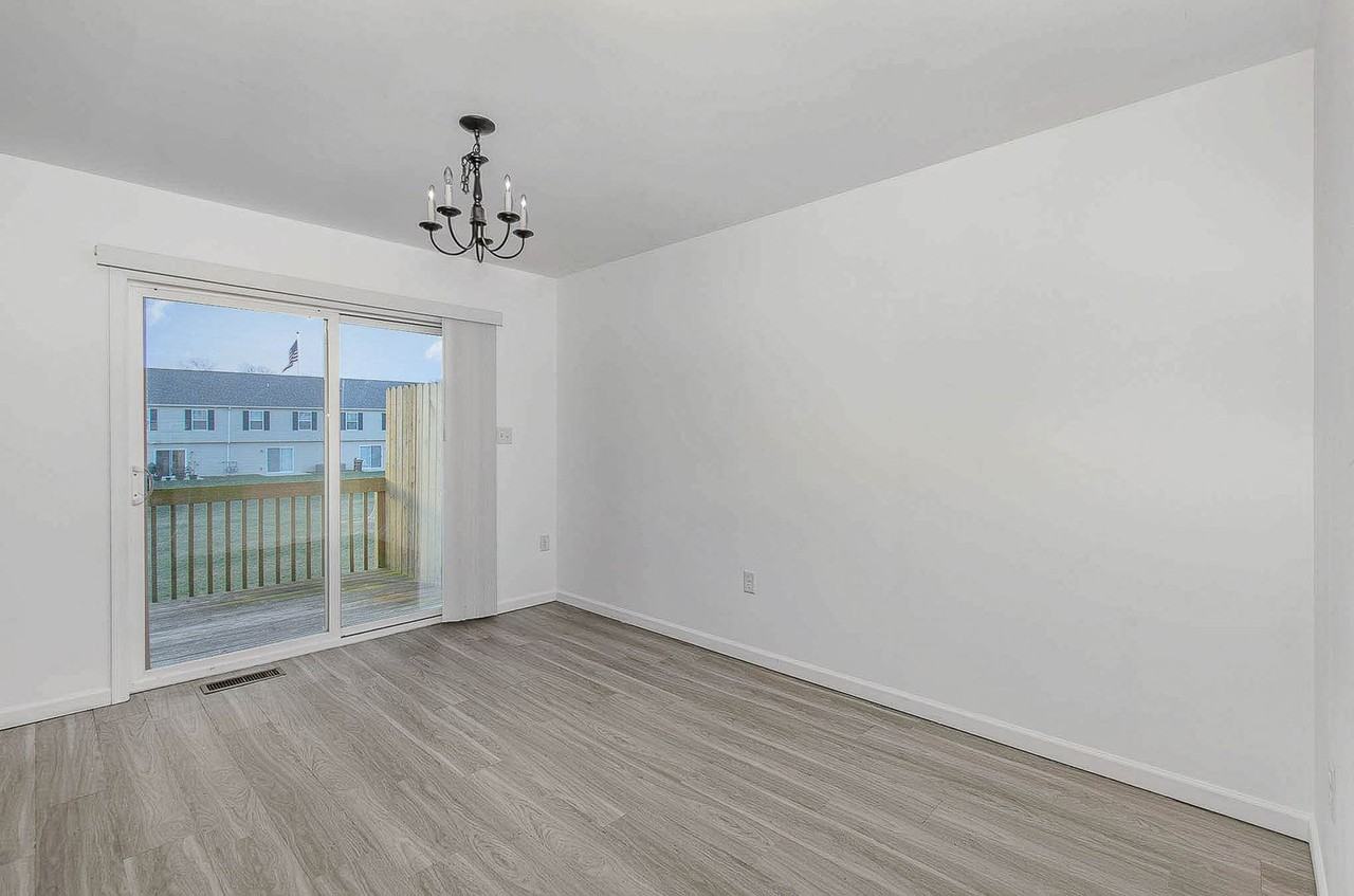 425 Eisenhower Dr - Photo 6 of 50