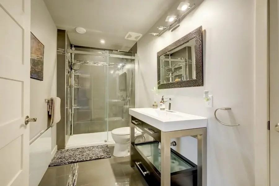15842 Addison Rd - Photo 4 of 4