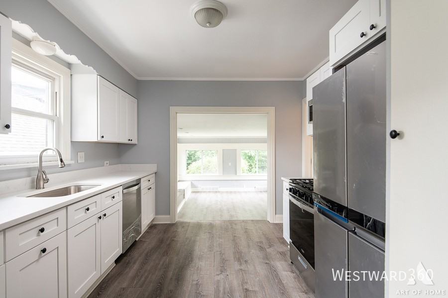 923 W Plainfield Rd - Photo 3 of 10