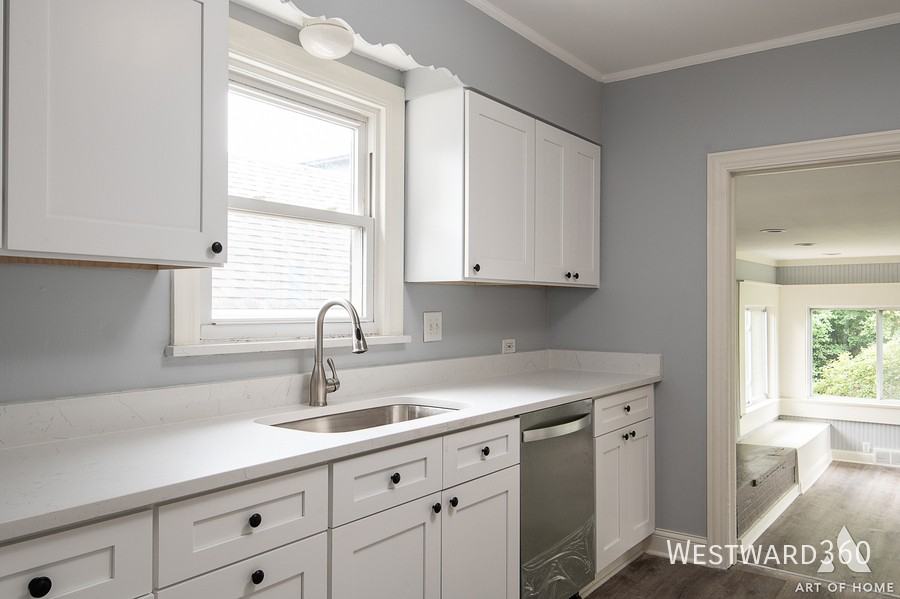 923 W Plainfield Rd - Photo 5 of 10