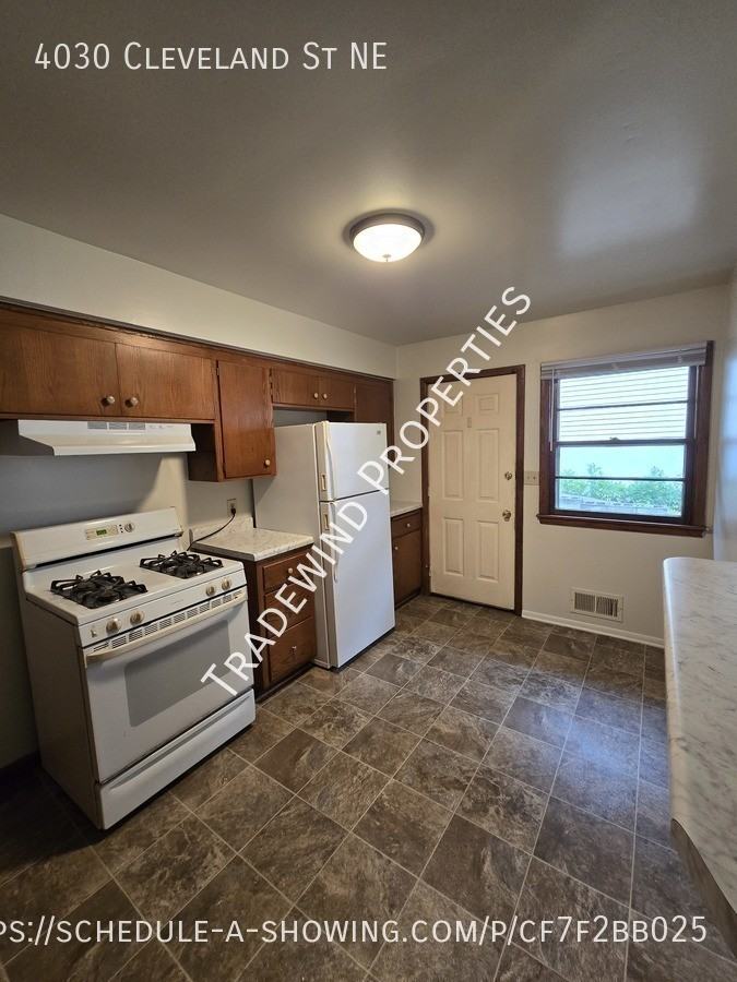4030 Cleveland St Ne - Photo 4 of 22