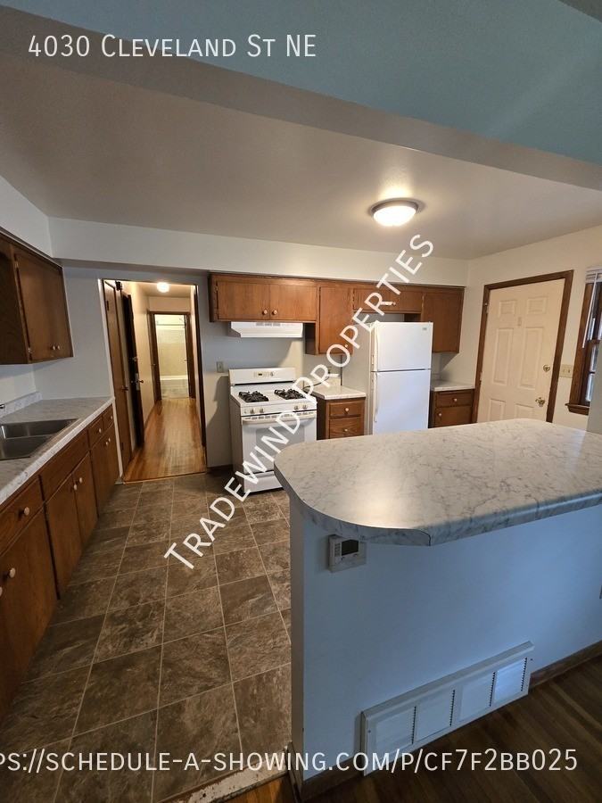 4030 Cleveland St Ne - Photo 5 of 22