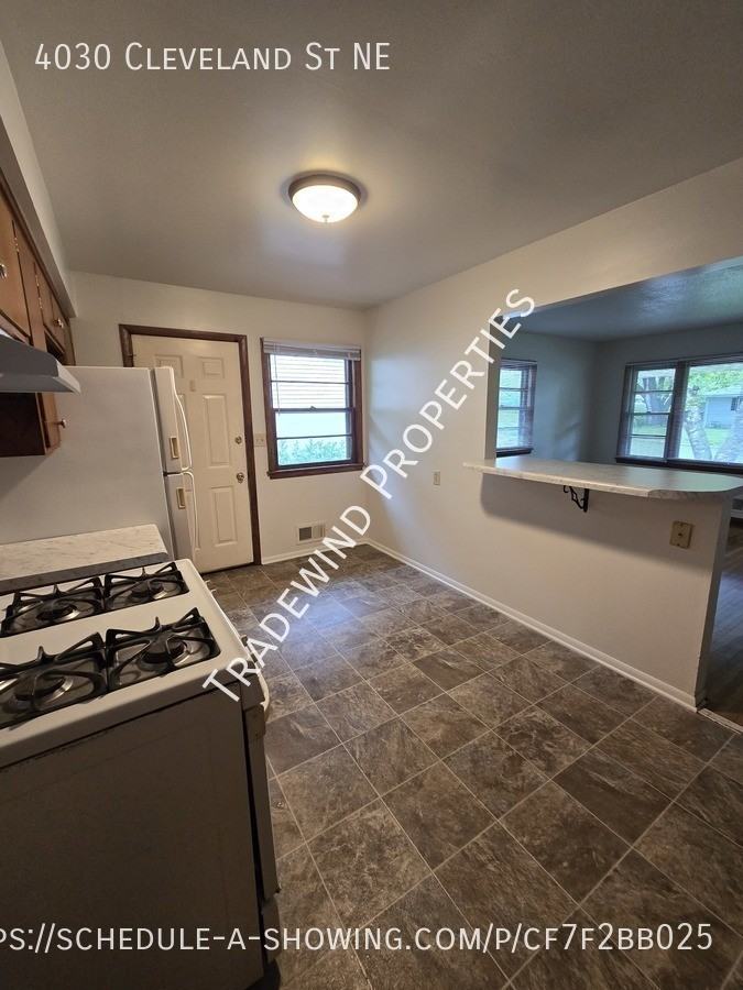 4030 Cleveland St Ne - Photo 6 of 22