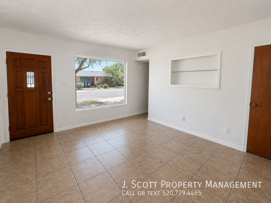 924 W Mercer Ln - Photo 2 of 19