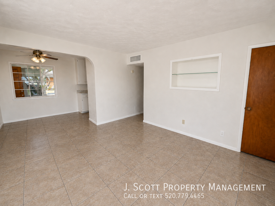 924 W Mercer Ln - Photo 3 of 19