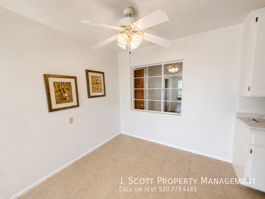 924 W Mercer Ln - Photo 5 of 19