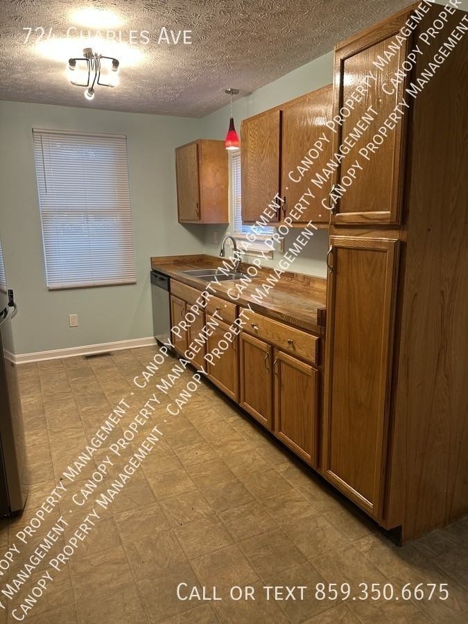 724 Charles Ave - Photo 4 of 14