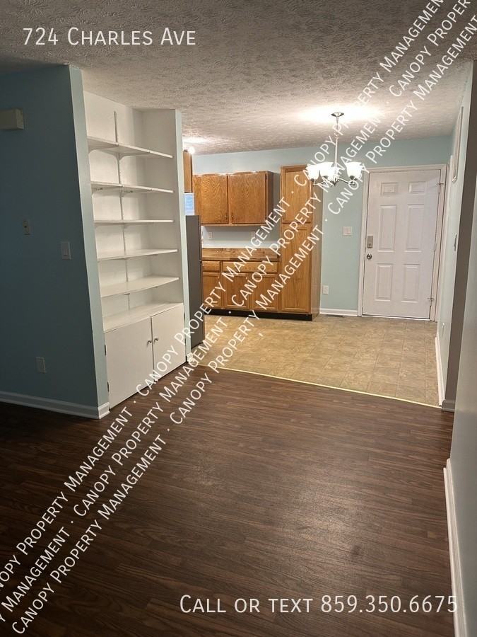 724 Charles Ave - Photo 5 of 14