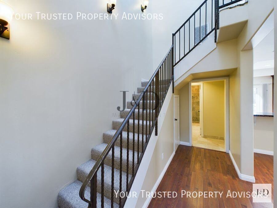 3036 Oliphant St #1 - Photo 3 of 26