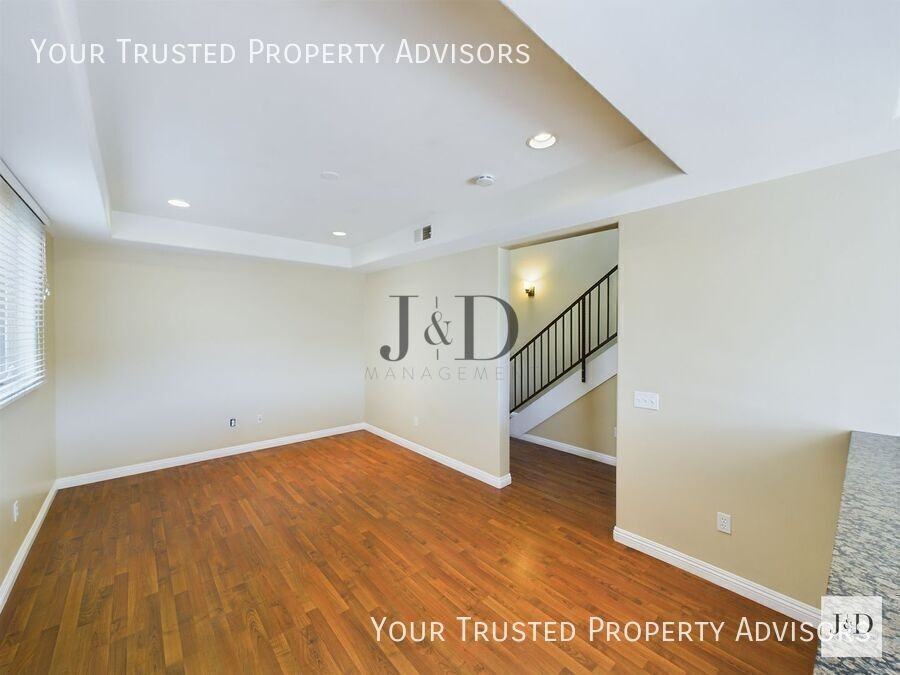 3036 Oliphant St #1 - Photo 4 of 26