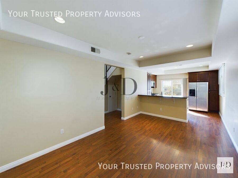 3036 Oliphant St #1 - Photo 5 of 26