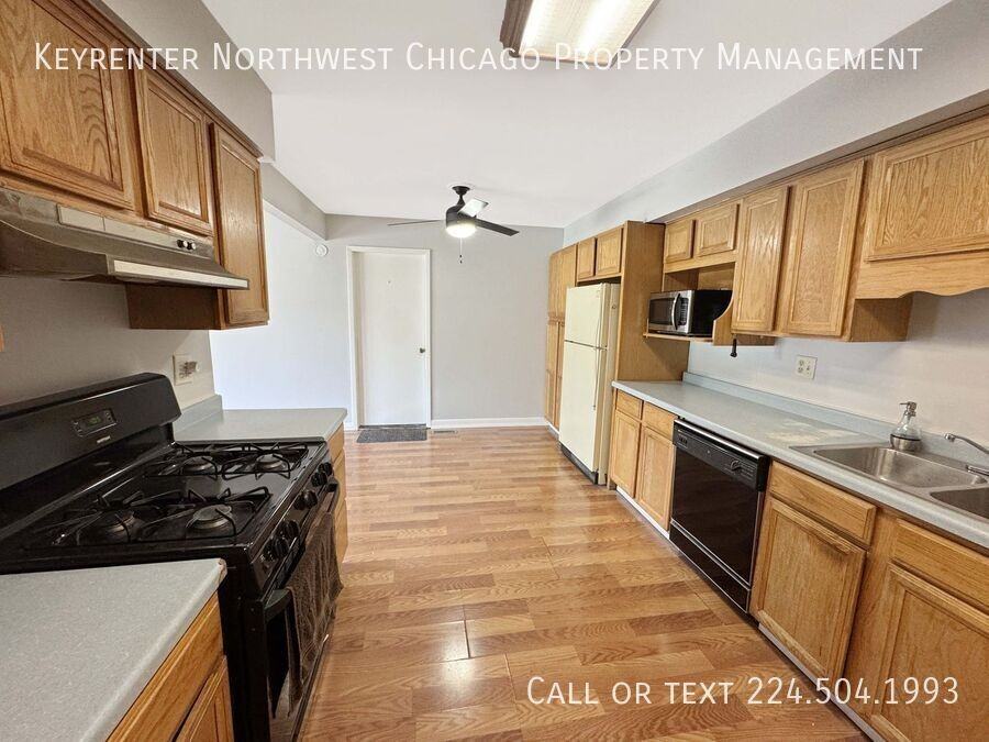 1315 Kingsbury Dr #C - Photo 2 of 12