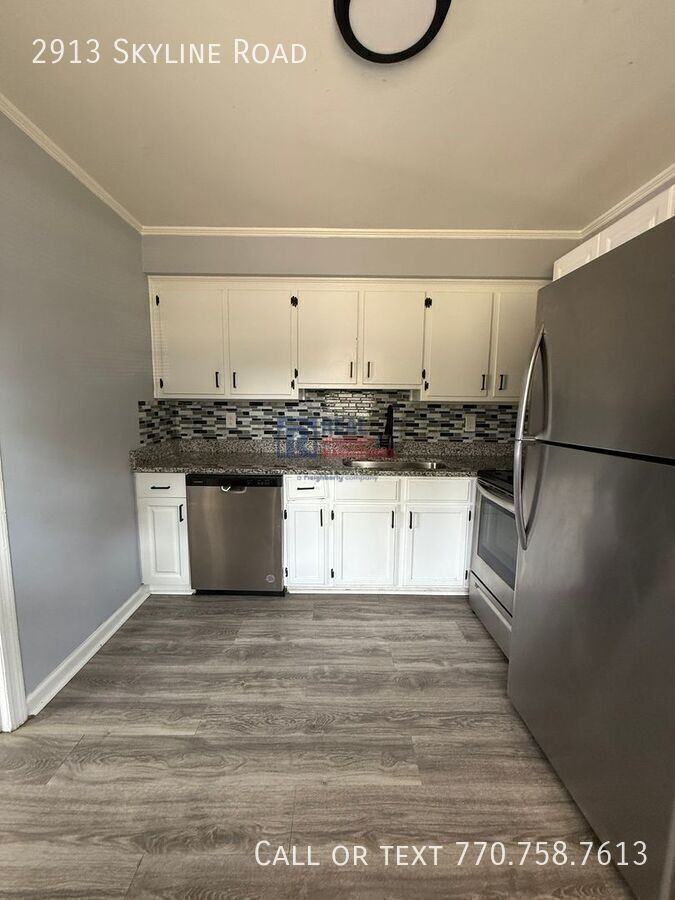 2913 Skyline Rd - Photo 5 of 9