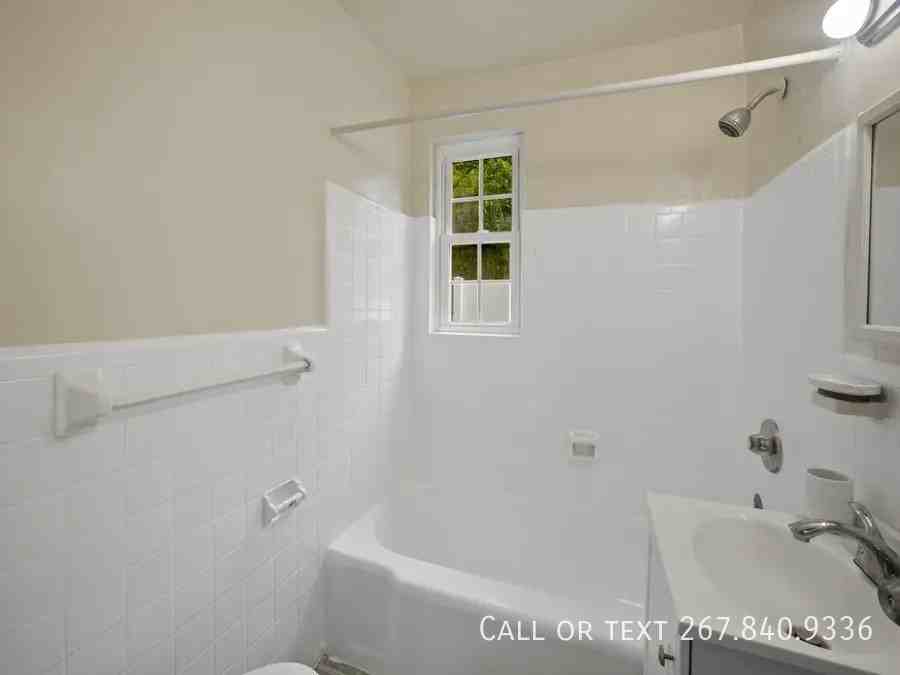 10 Danbury St Se #3 - Photo 2 of 8