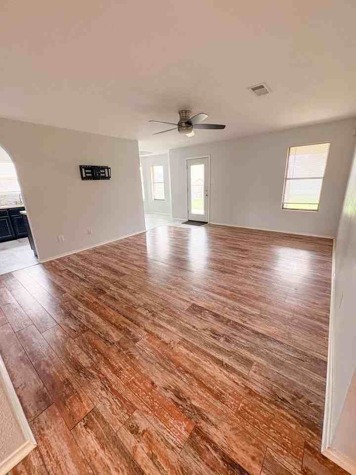 308 Curtis Dr - Photo 4 of 26