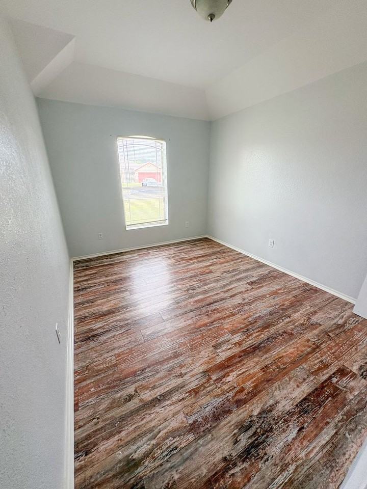 308 Curtis Dr - Photo 7 of 26