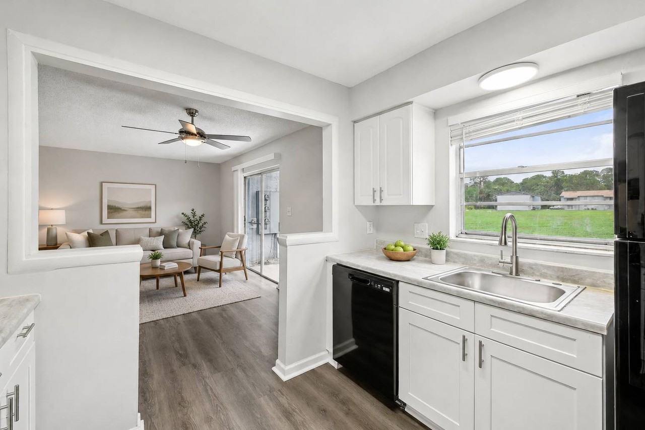Roselea Manor Apartments - Photo 3 of 16