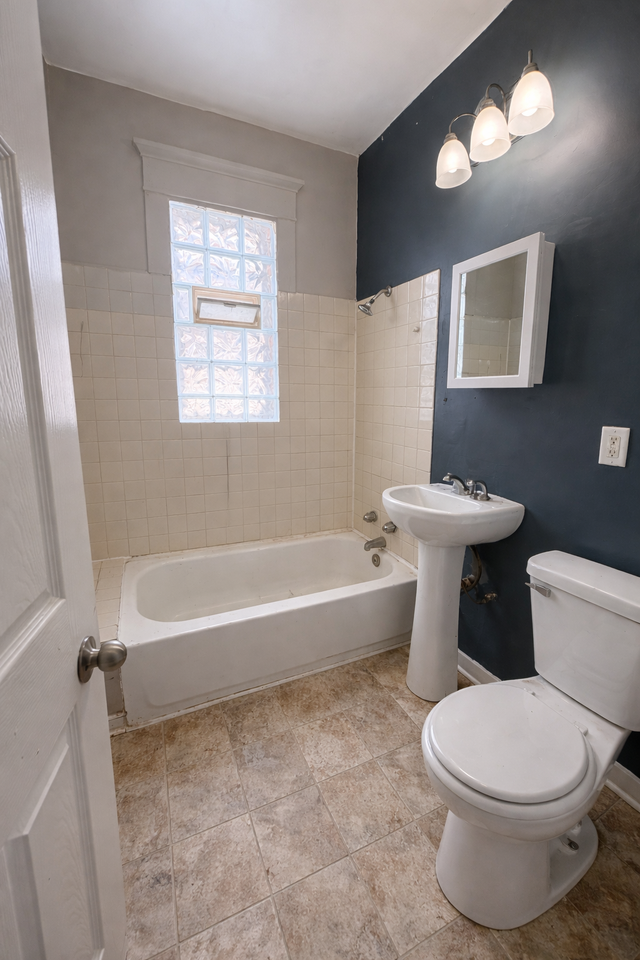 3027 N 25th St - Photo 4 of 6