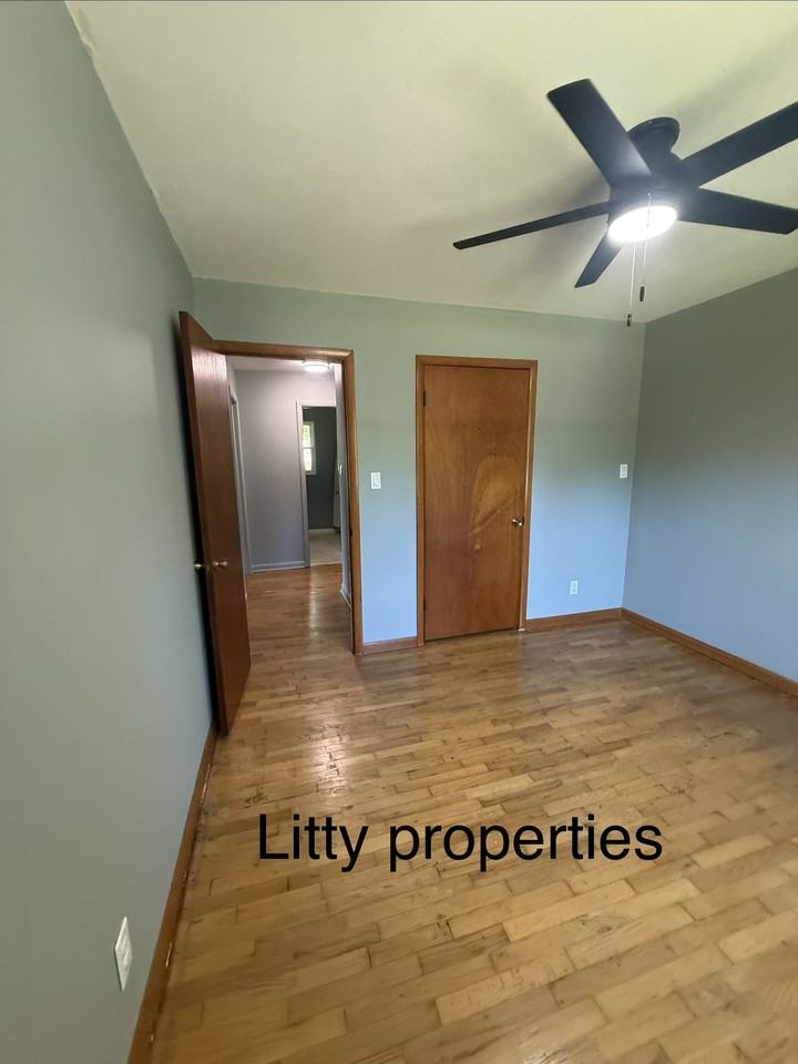 623 E 4th St #1 - Photo 6 of 9