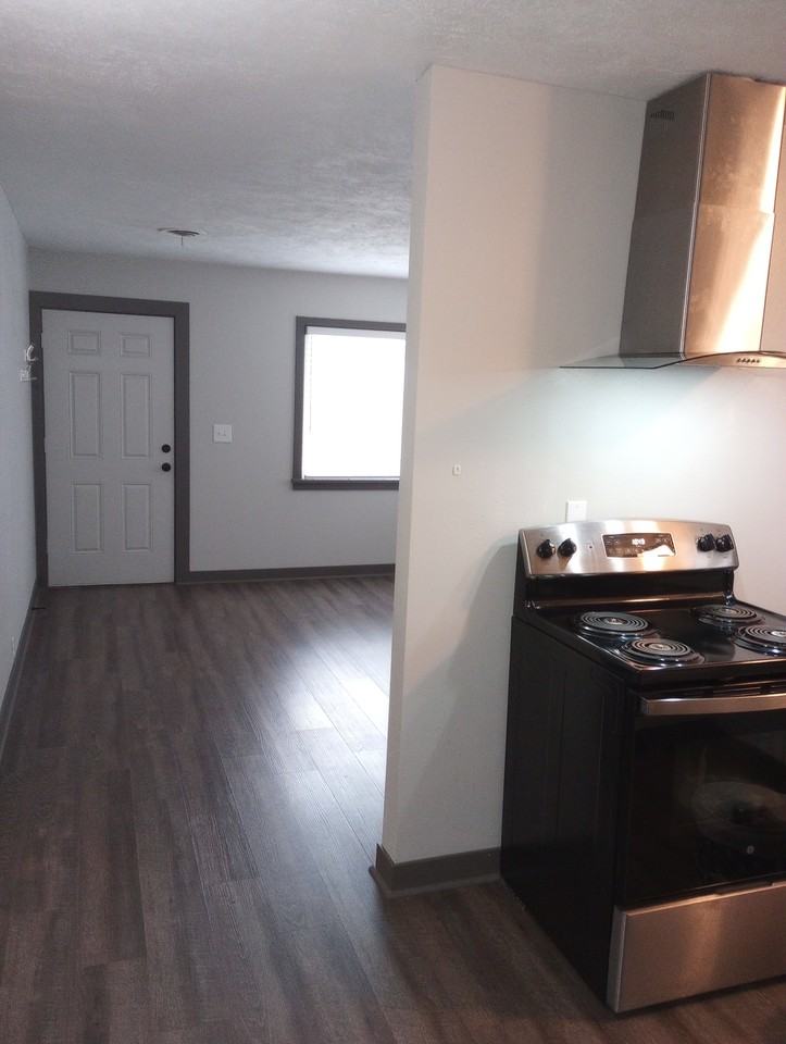 505 Western Ave #B - Photo 3 of 16