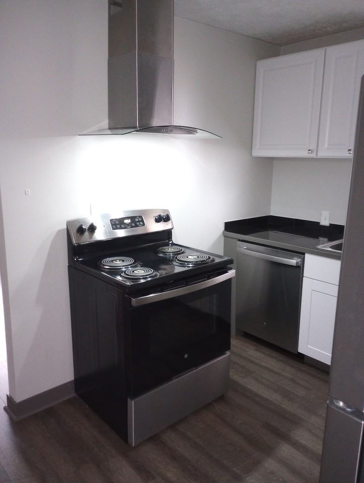 505 Western Ave #B - Photo 4 of 16