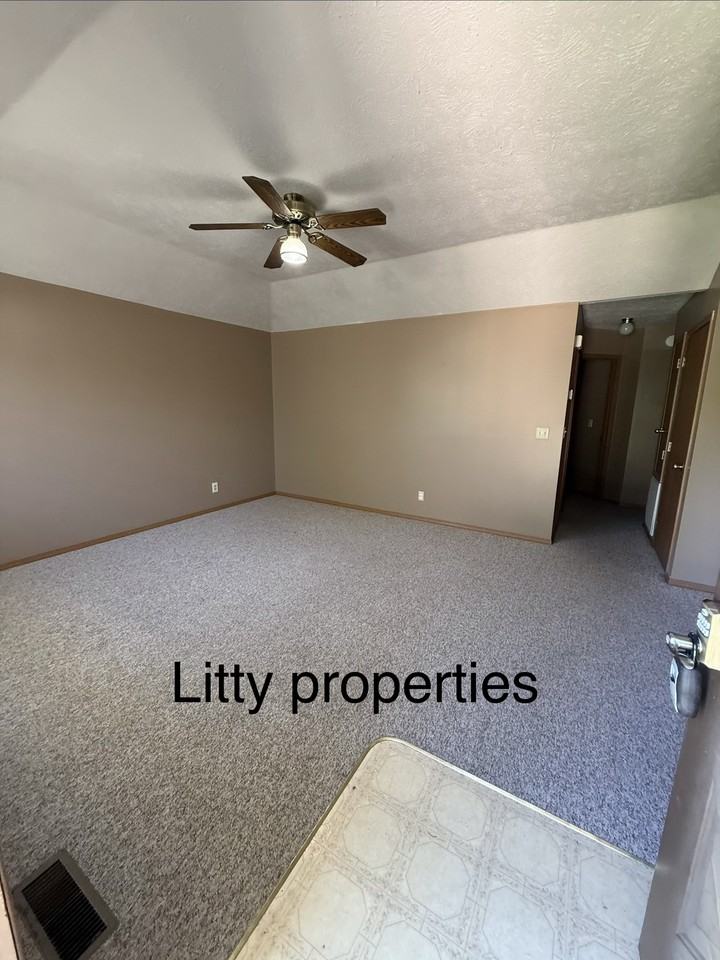 1322 Meadowbrook Dr #1322 - Photo 2 of 9