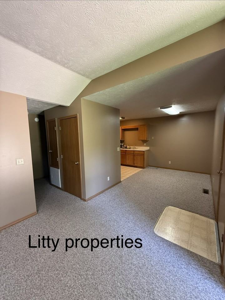 1322 Meadowbrook Dr #1322 - Photo 3 of 9