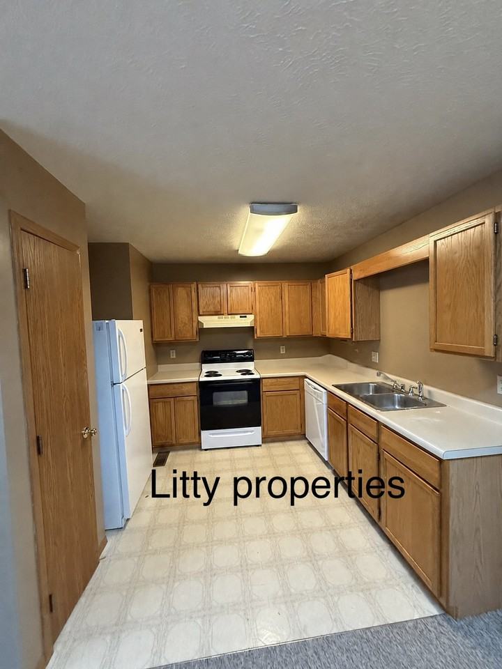 1322 Meadowbrook Dr #1322 - Photo 4 of 9