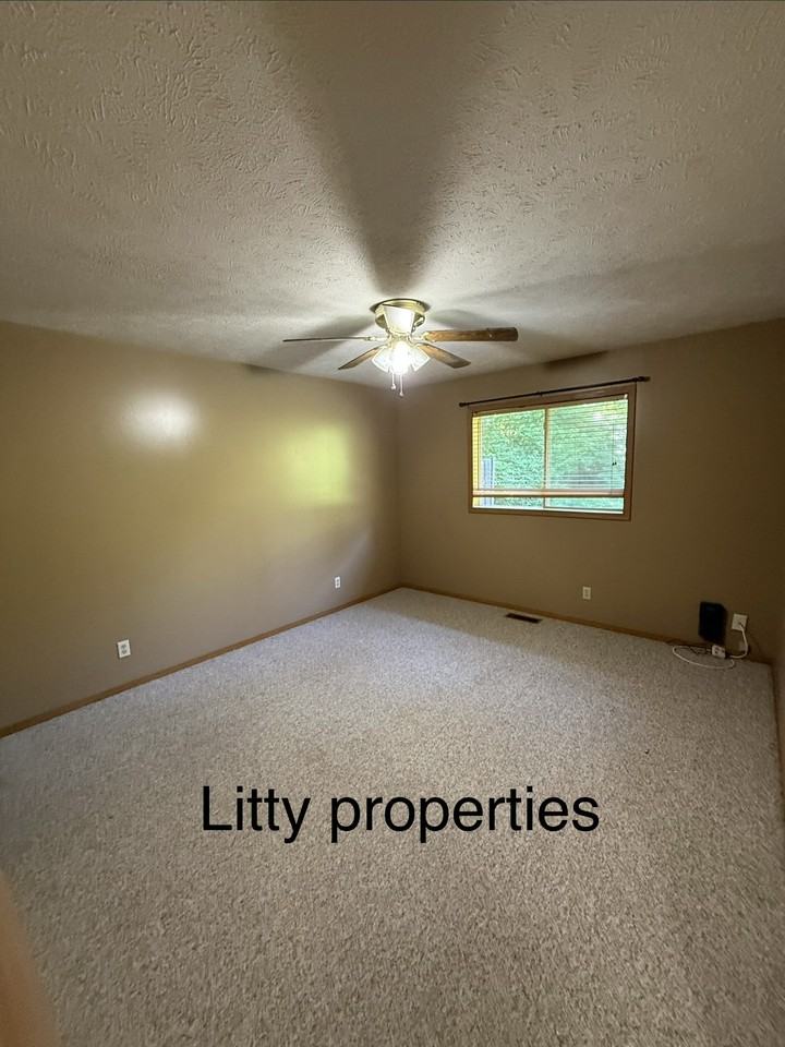 1322 Meadowbrook Dr #1322 - Photo 5 of 9