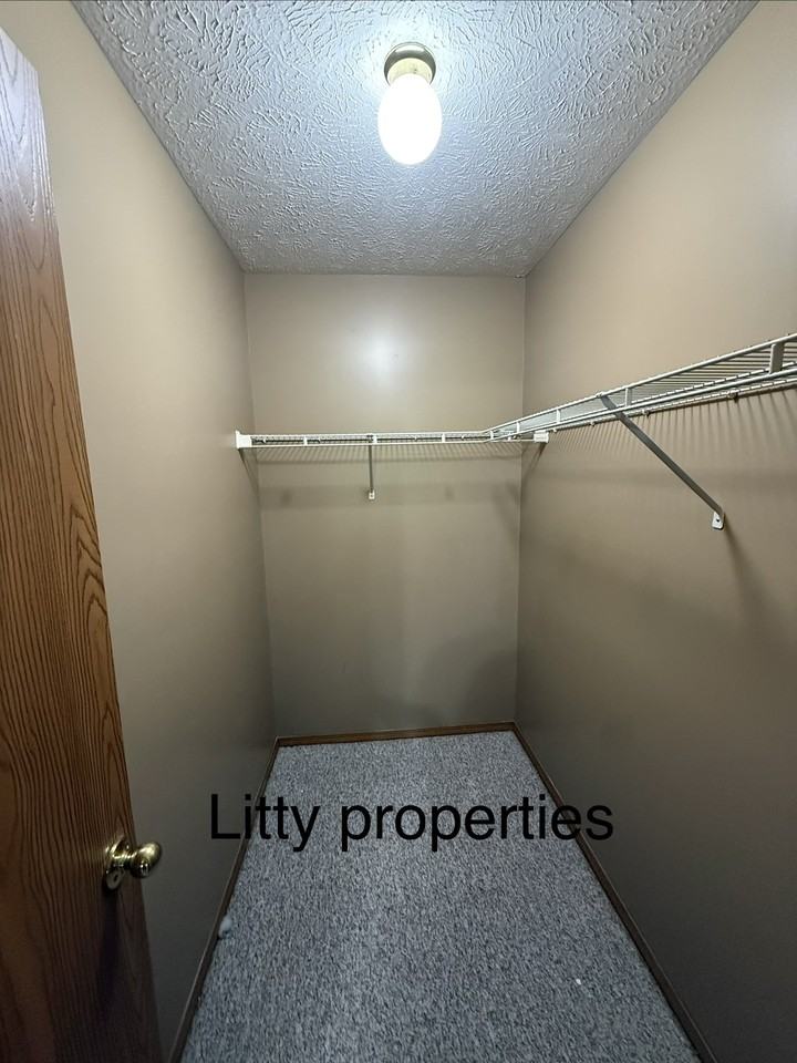 1322 Meadowbrook Dr #1322 - Photo 6 of 9