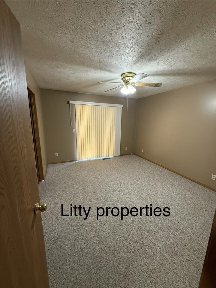 1322 Meadowbrook Dr #1322 - Photo 7 of 9