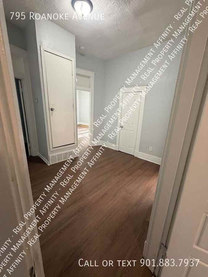 795 Roanoke Ave - Photo 4 of 21