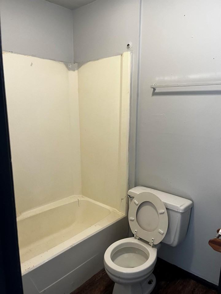 111 Fairweight Ave Apt 3 - Photo 4 of 7