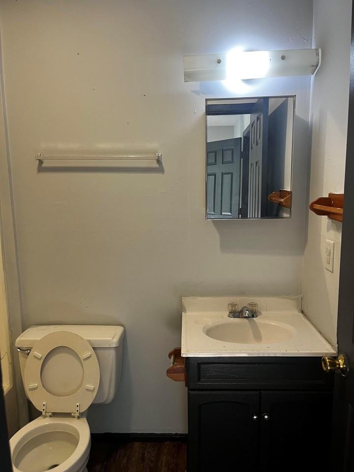 111 Fairweight Ave Apt 3 - Photo 5 of 7