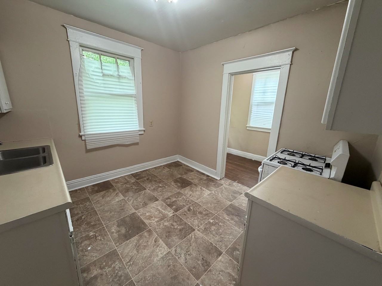 107 E Davis St Apt 2 - Photo 3 of 11