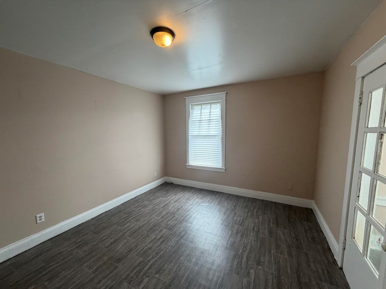 107 E Davis St Apt 2 - Photo 6 of 11